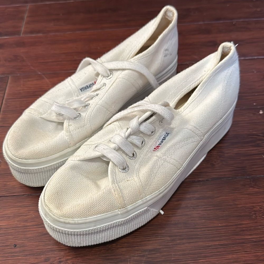 Women’s Superga White Platform Sneaker - White Sneaker Great Condition Soze 37.5